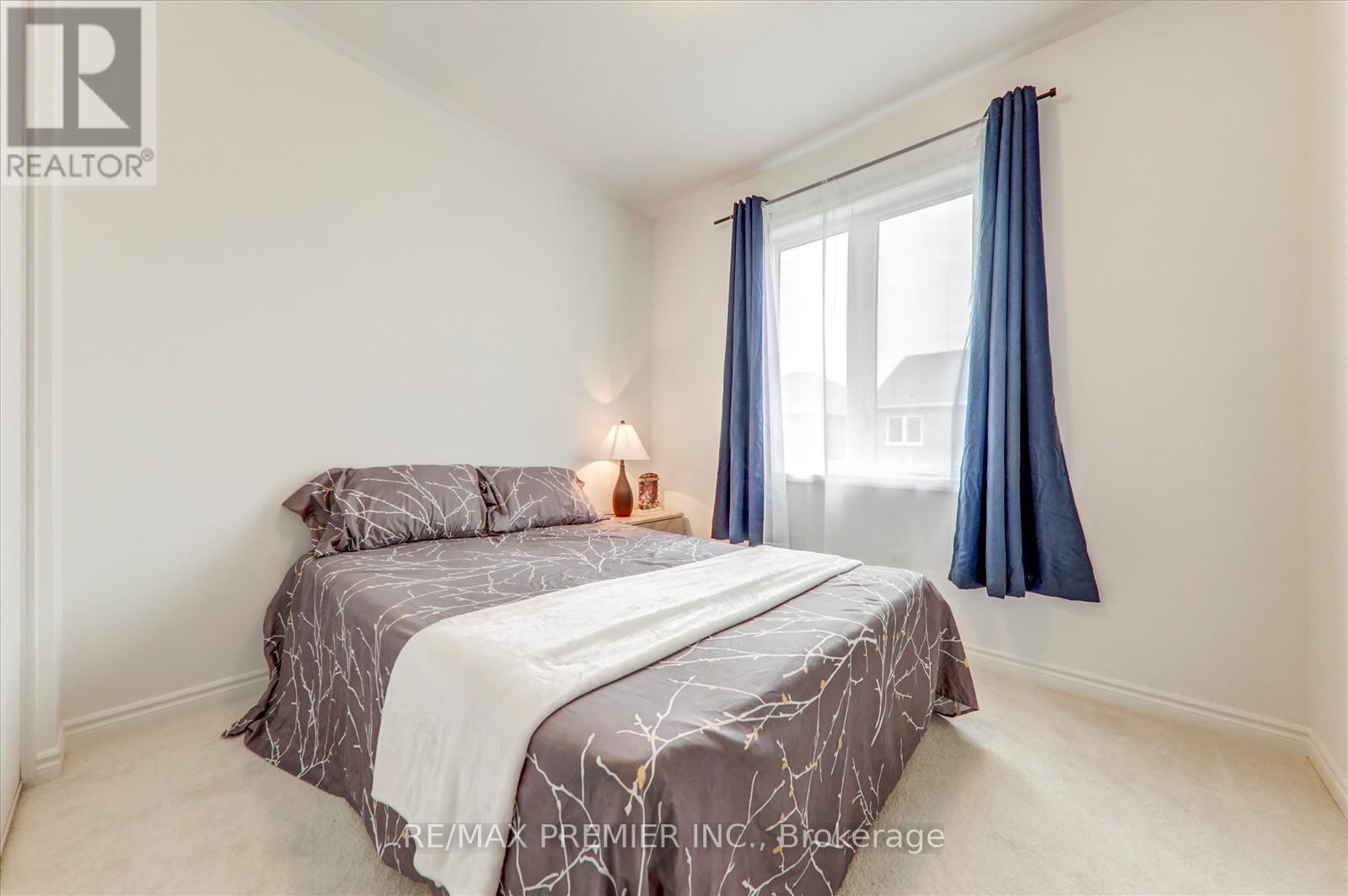 609 Mika Street, Innisfil, ON - Indoor Photo Showing Bedroom