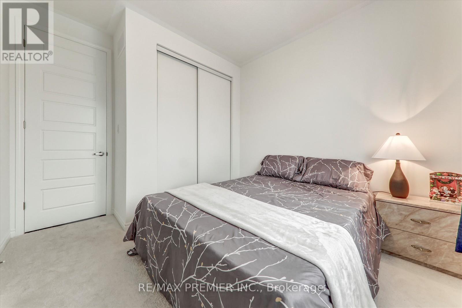 609 Mika Street, Innisfil, ON - Indoor Photo Showing Bedroom