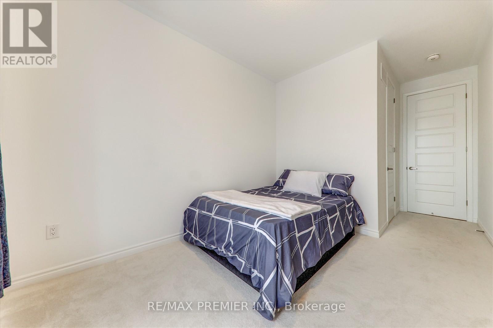 609 Mika Street, Innisfil, ON - Indoor Photo Showing Bedroom
