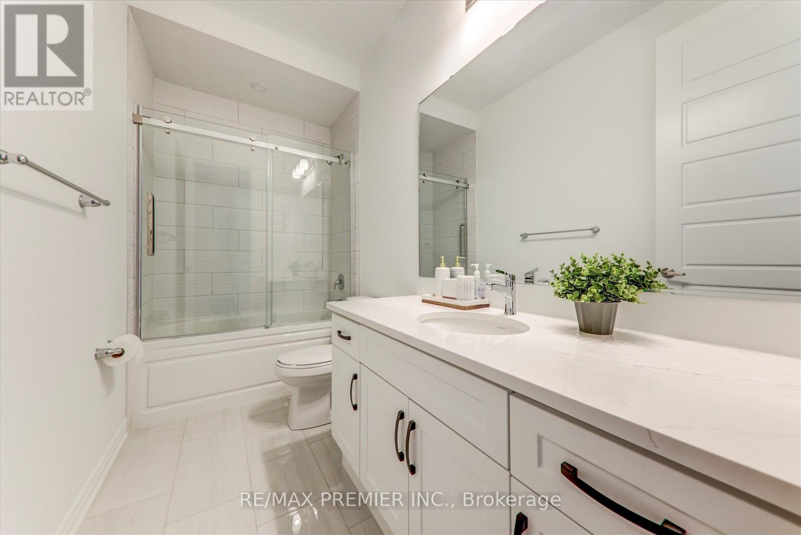 609 Mika Street, Innisfil, ON - Indoor Photo Showing Bathroom