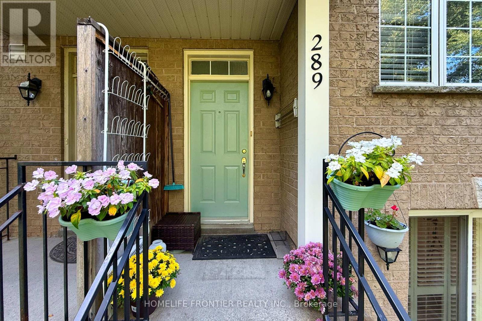 289 - 23 Observatory Lane, Richmond Hill, ON - Outdoor With Exterior