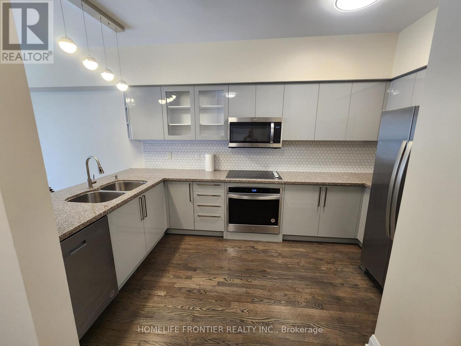 289 - 23 Observatory Lane, Richmond Hill, ON - Indoor Photo Showing Kitchen With Double Sink