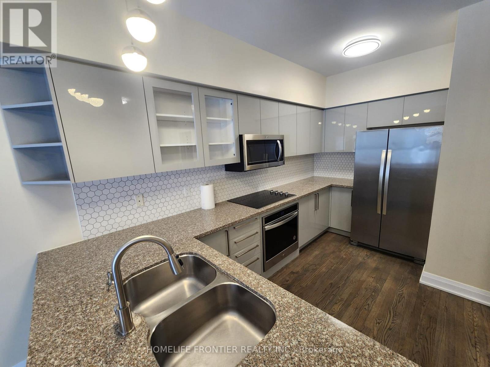 289 - 23 Observatory Lane, Richmond Hill, ON - Indoor Photo Showing Kitchen With Double Sink
