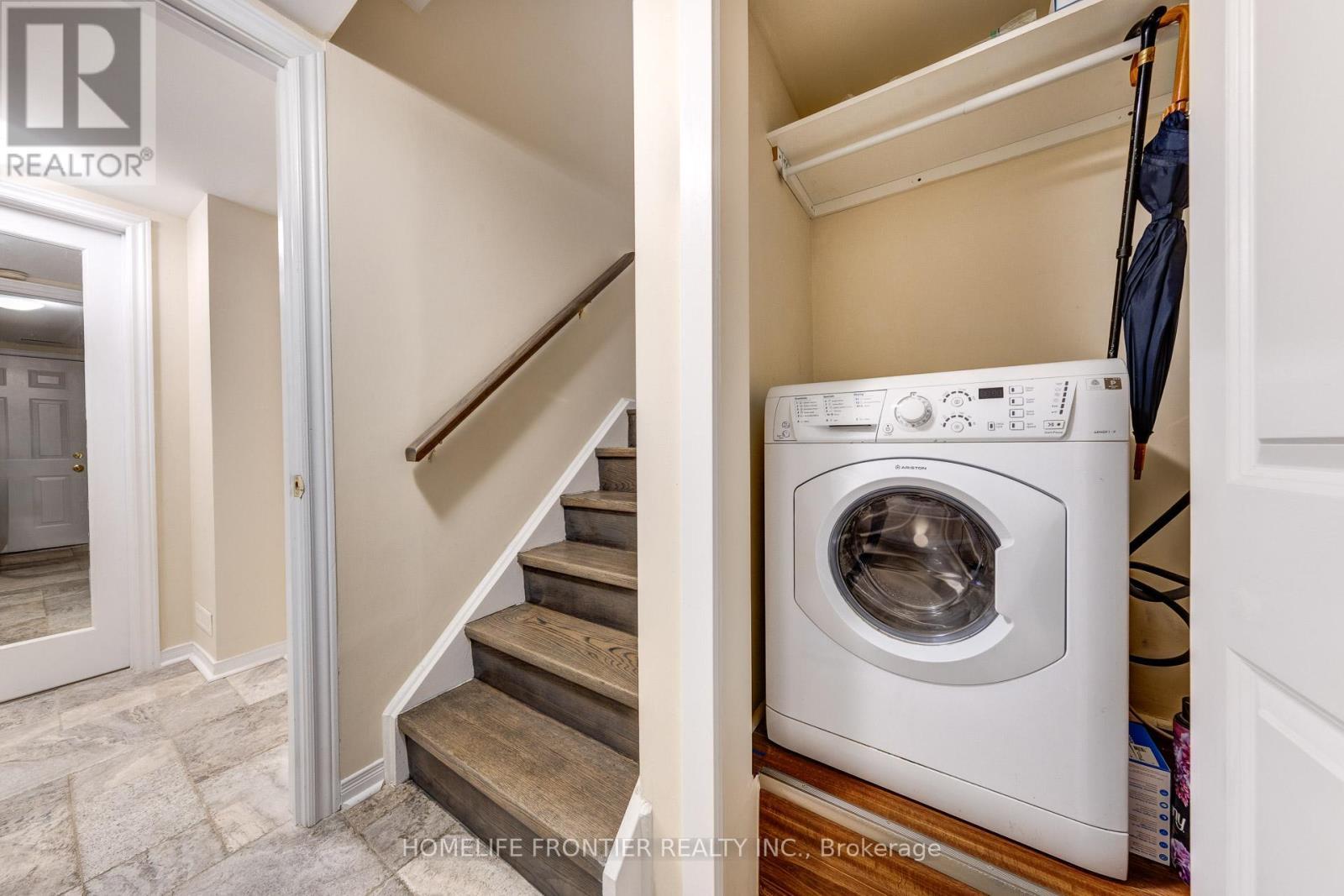 289 - 23 Observatory Lane, Richmond Hill, ON - Indoor Photo Showing Laundry Room