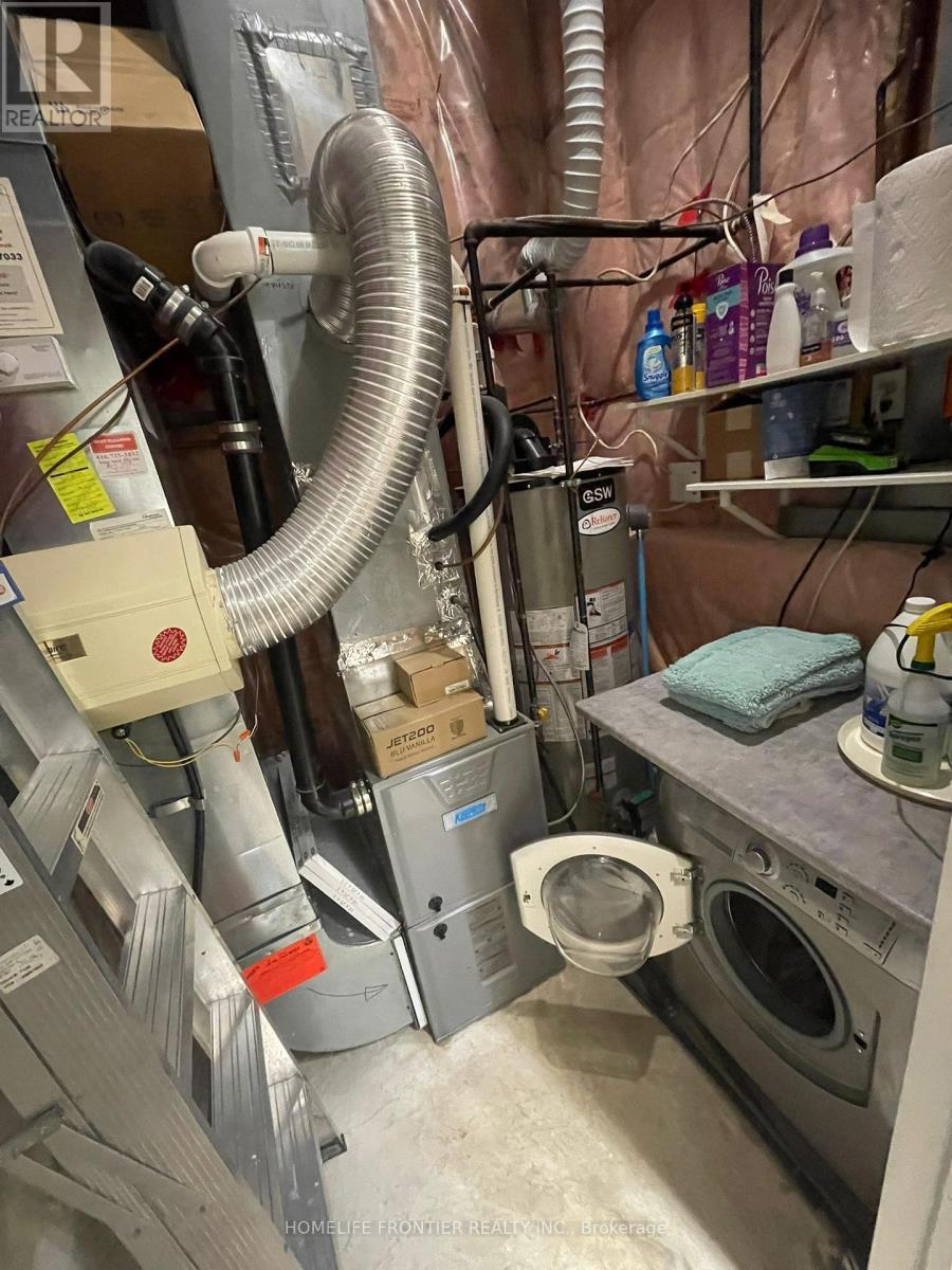 289 - 23 Observatory Lane, Richmond Hill, ON - Indoor Photo Showing Laundry Room