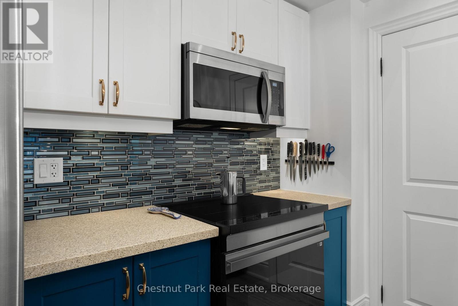 402 - 391B Manitoba Street, Bracebridge (Macaulay), ON - Indoor Photo Showing Kitchen