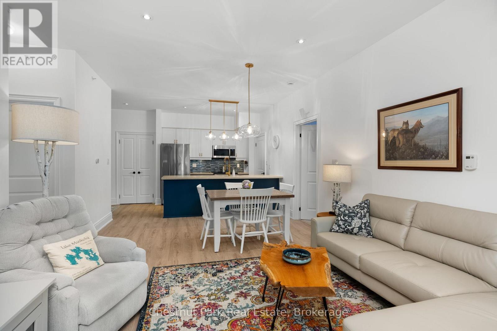 402 - 391B Manitoba Street, Bracebridge (Macaulay), ON - Indoor Photo Showing Living Room