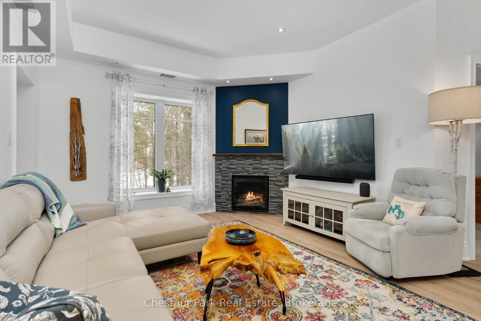402 - 391B Manitoba Street, Bracebridge (Macaulay), ON - Indoor Photo Showing Living Room With Fireplace