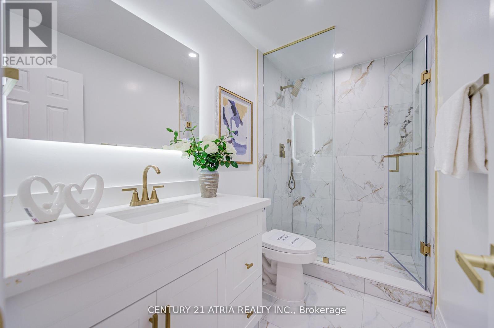 10 - 590 Sandhurst Circle, Toronto, ON - Indoor Photo Showing Bathroom