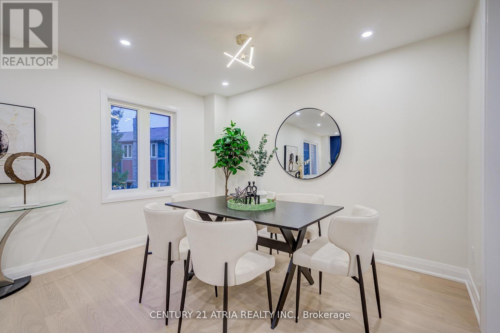 10 - 590 Sandhurst Circle, Toronto, ON - Indoor Photo Showing Dining Room
