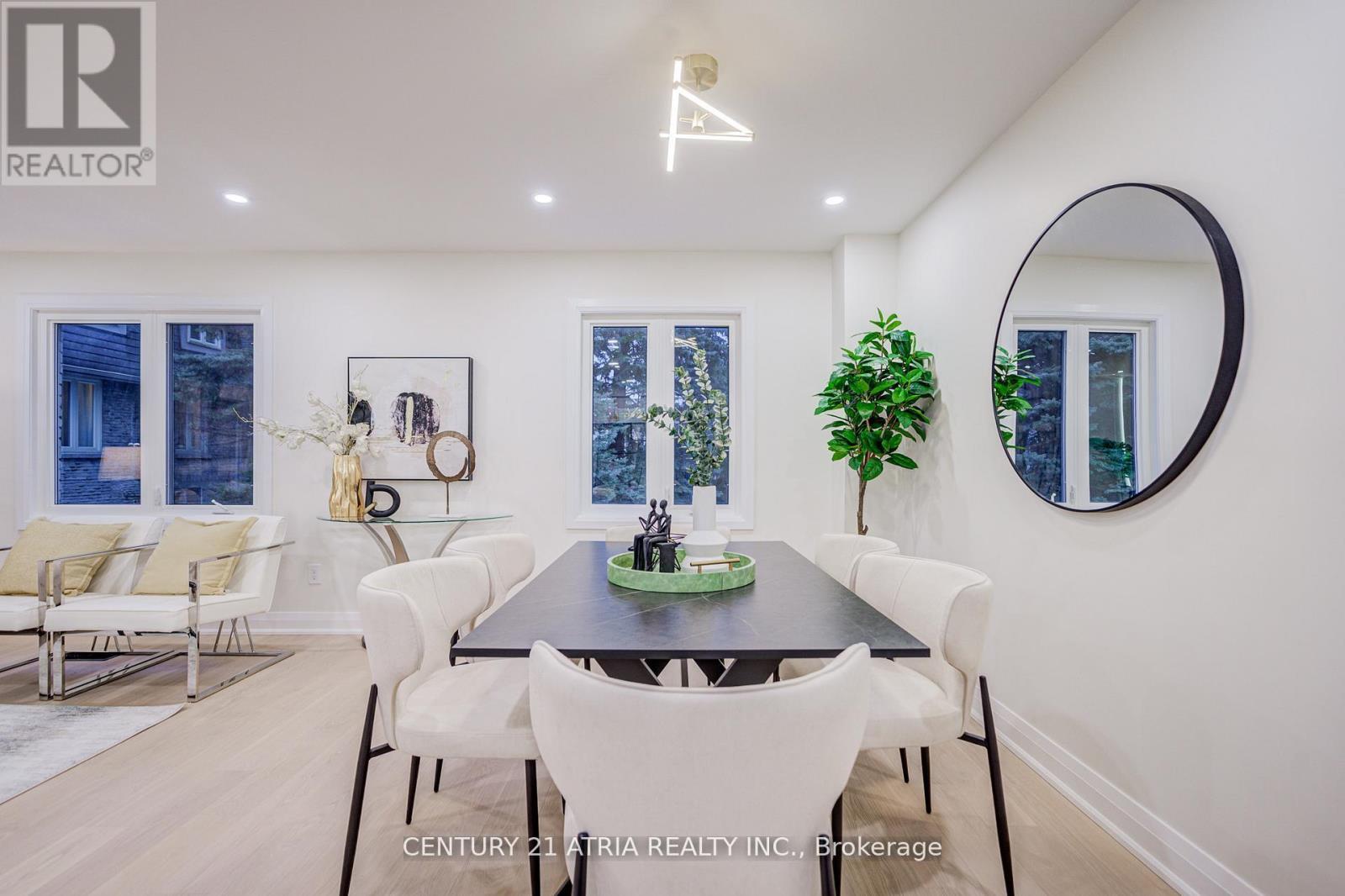 10 - 590 Sandhurst Circle, Toronto, ON - Indoor Photo Showing Dining Room