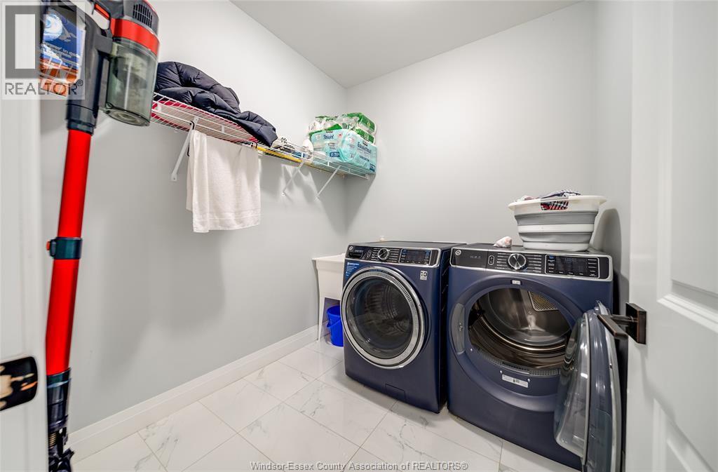 4433 Belmont, Comber, ON - Indoor Photo Showing Laundry Room