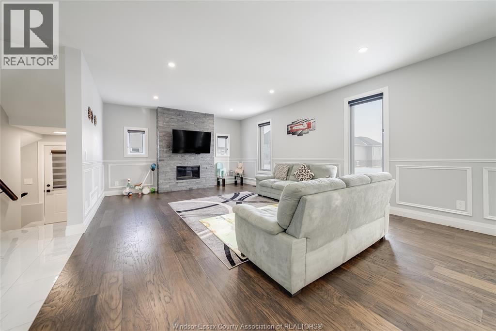 4433 Belmont, Comber, ON - Indoor Photo Showing Living Room With Fireplace
