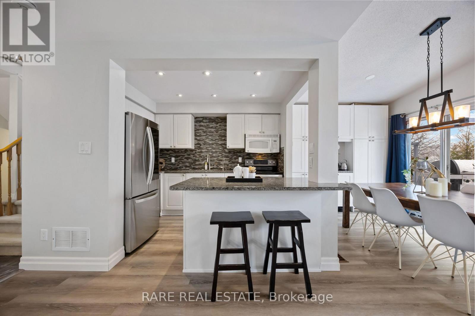 78 Mainprize Crescent, East Gwillimbury, ON - Indoor Photo Showing Kitchen With Upgraded Kitchen