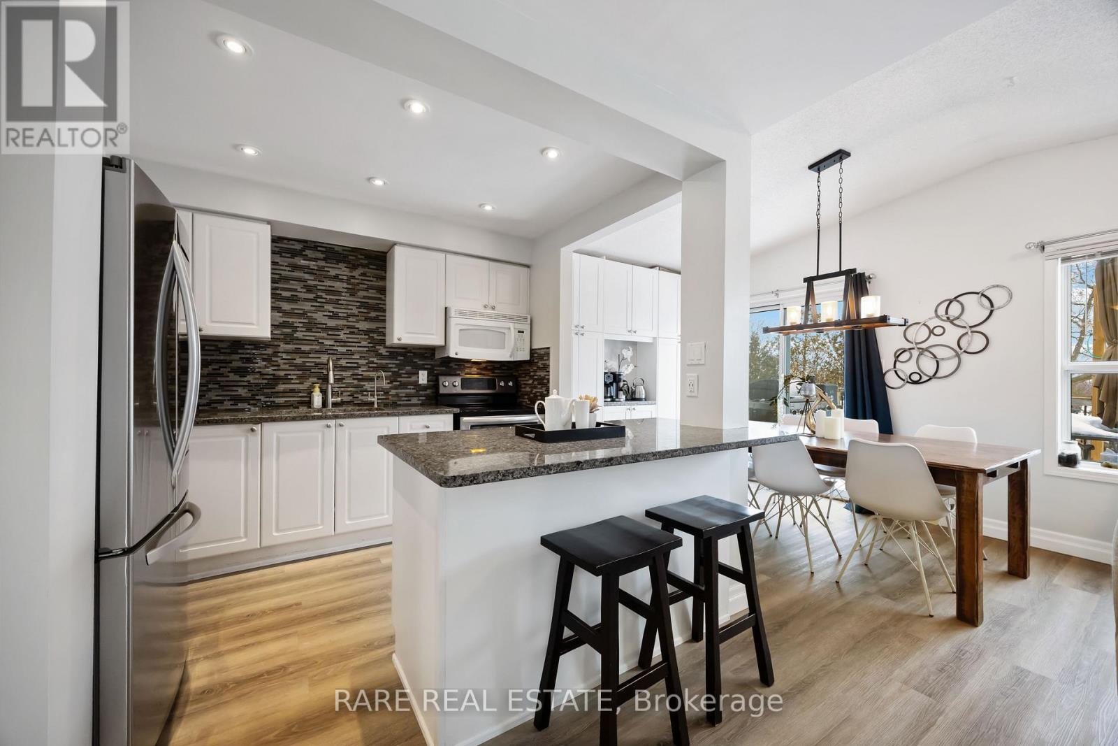 78 Mainprize Crescent, East Gwillimbury, ON - Indoor Photo Showing Kitchen With Upgraded Kitchen