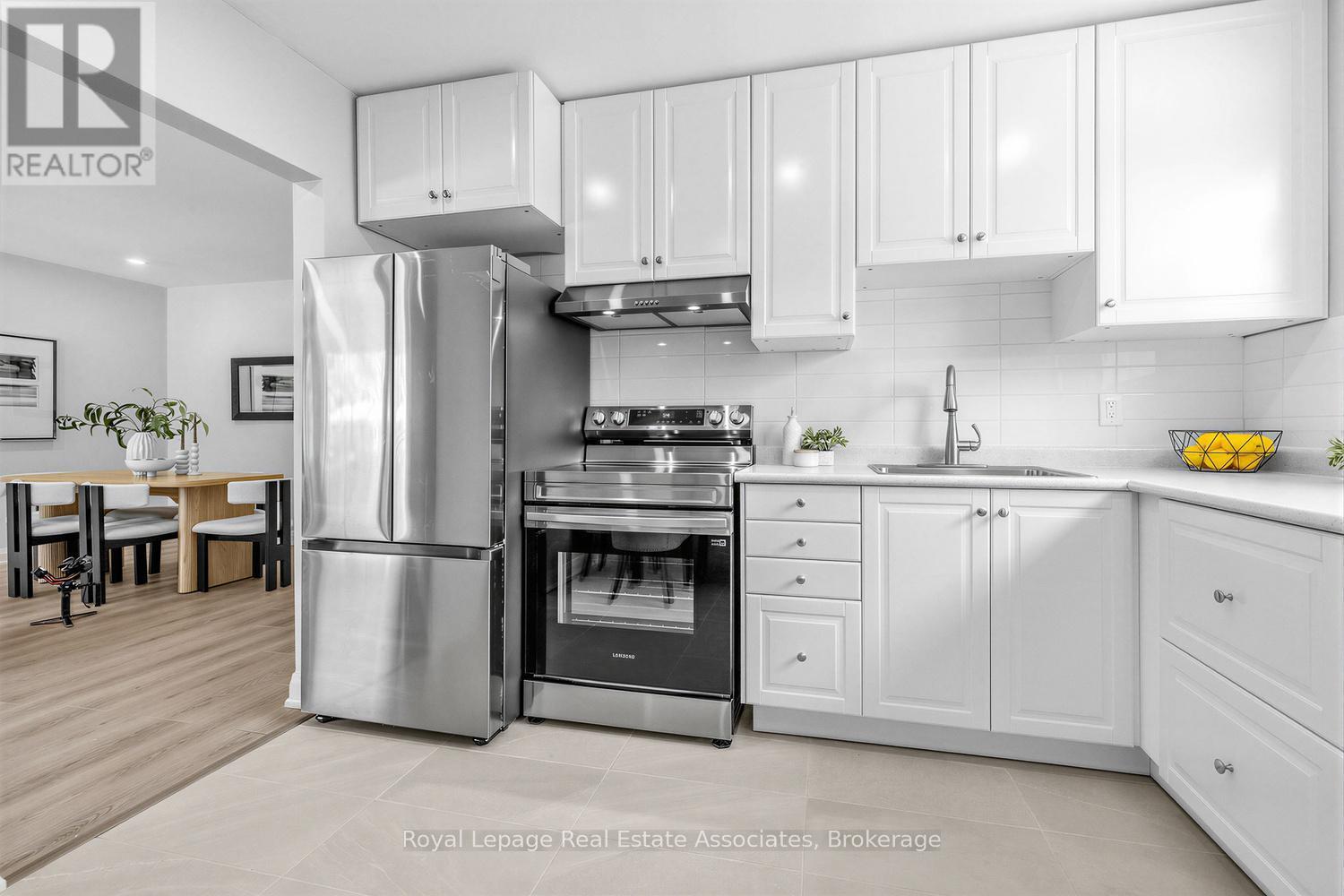 273 Bluegrass Boulevard, Richmond Hill, ON - Indoor Photo Showing Kitchen