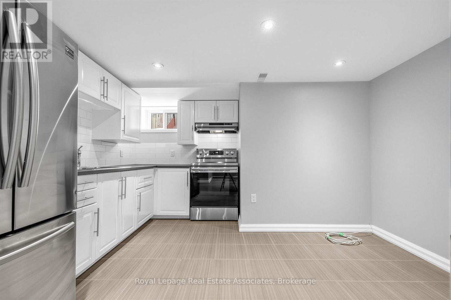 273 Bluegrass Boulevard, Richmond Hill, ON - Indoor Photo Showing Kitchen With Upgraded Kitchen