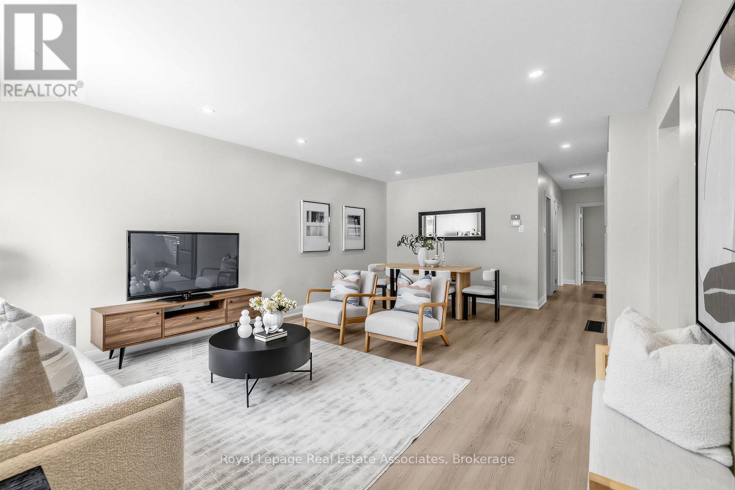 273 Bluegrass Boulevard, Richmond Hill, ON - Indoor Photo Showing Living Room