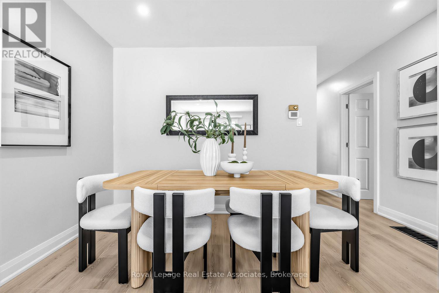 273 Bluegrass Boulevard, Richmond Hill, ON - Indoor Photo Showing Dining Room