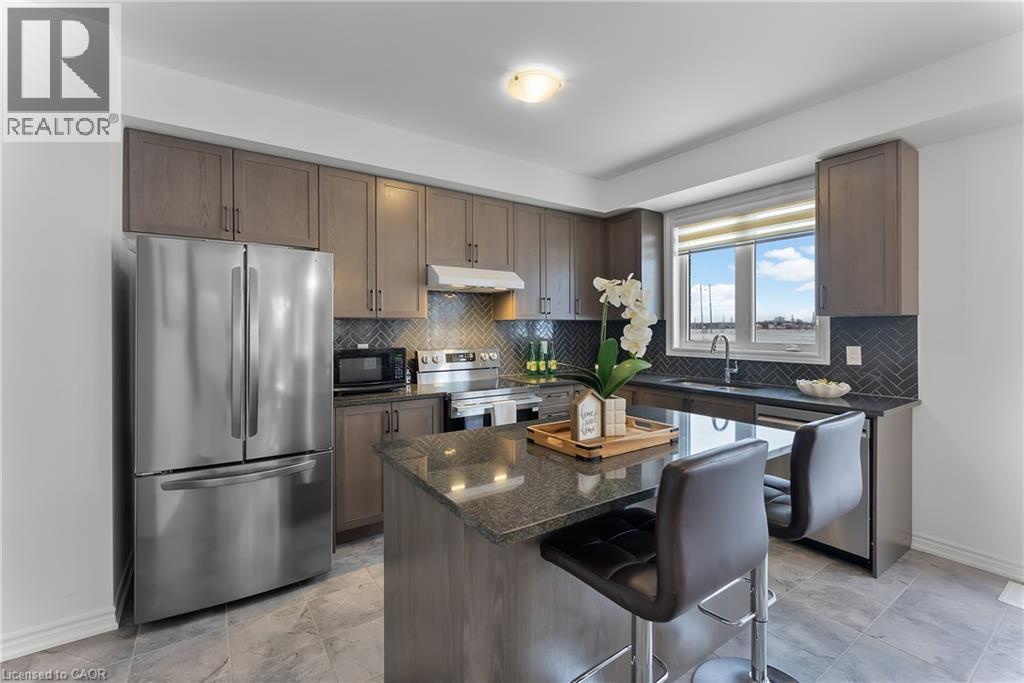 229 Vanilla Trail, Thorold, ON - Indoor Photo Showing Kitchen