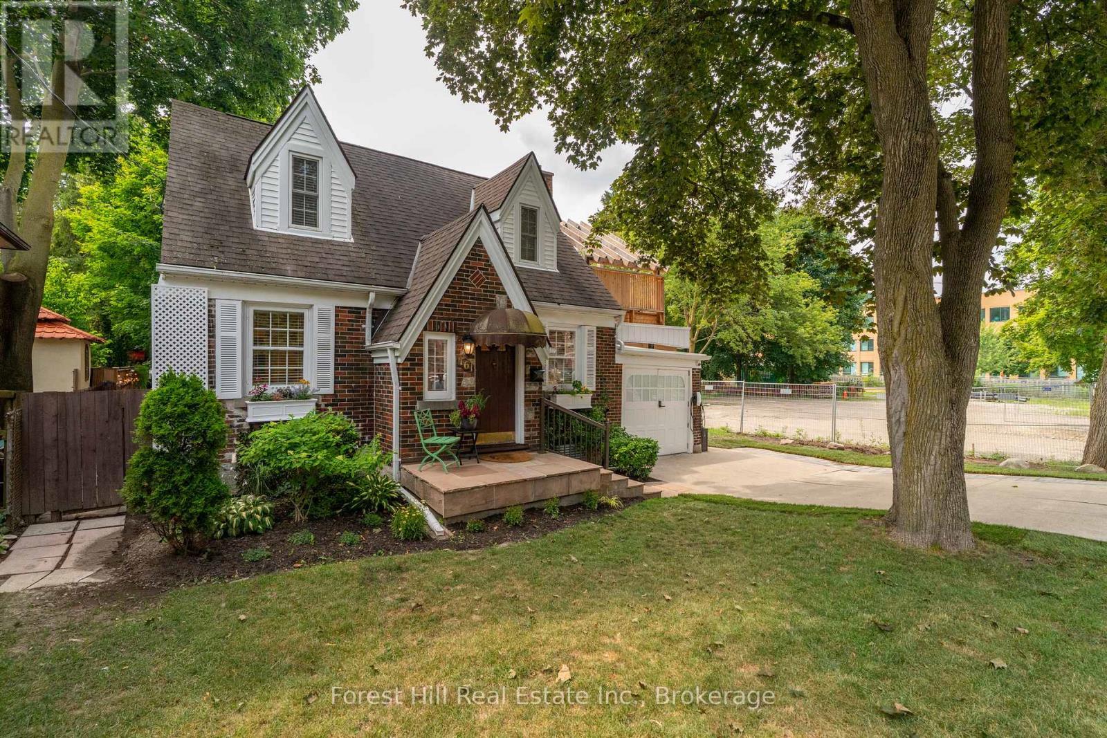 161 Herbert Street, Waterloo, ON - Outdoor