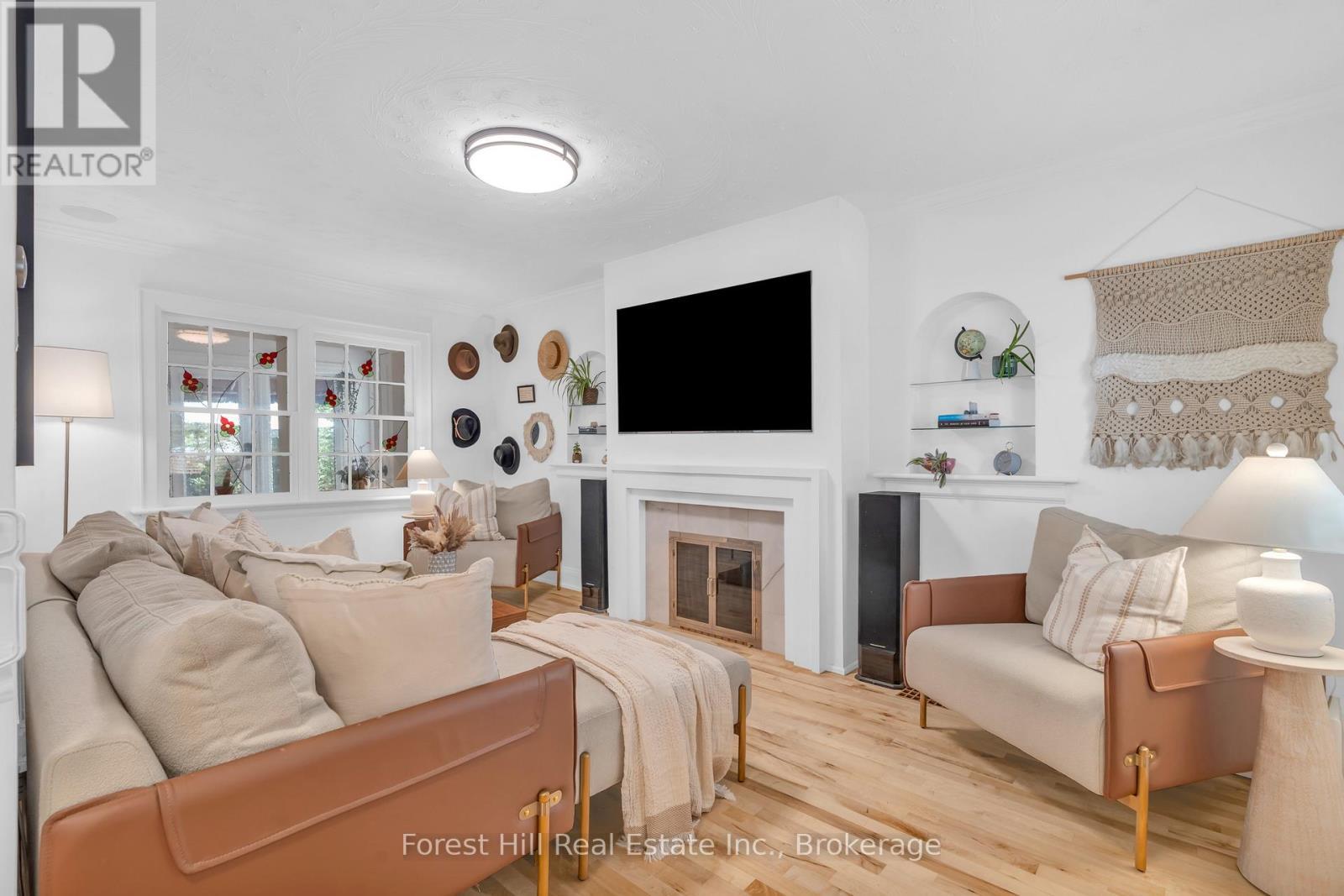 161 Herbert Street, Waterloo, ON - Indoor Photo Showing Living Room With Fireplace