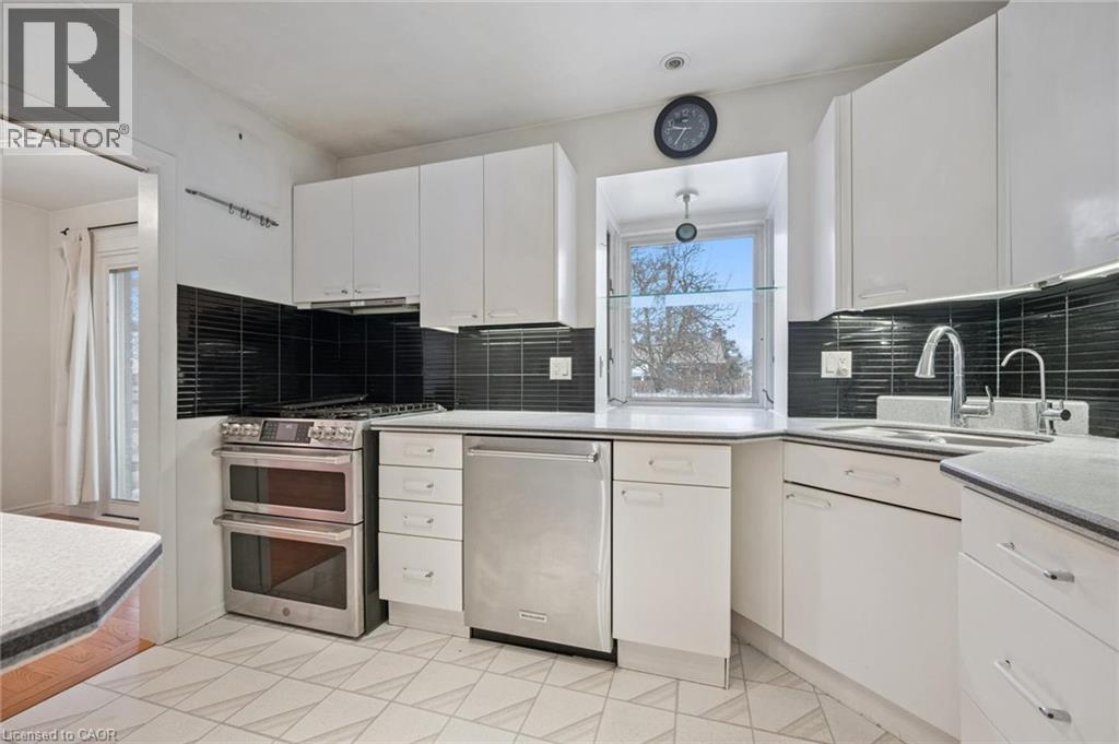 123 Lorraine Avenue, Kitchener, ON - Indoor Photo Showing Kitchen