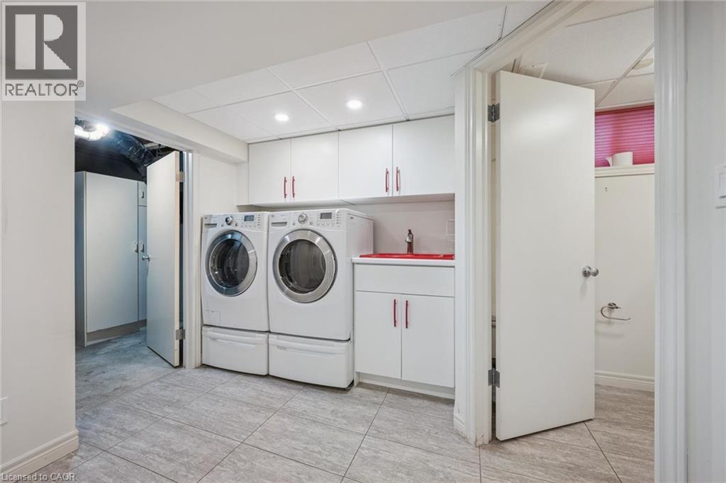 123 Lorraine Avenue, Kitchener, ON - Indoor Photo Showing Laundry Room