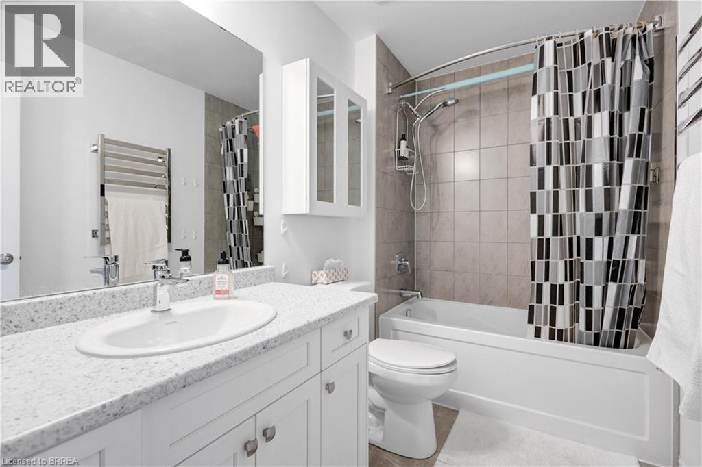 29 Bellhouse Avenue, Brantford, ON - Indoor Photo Showing Bathroom