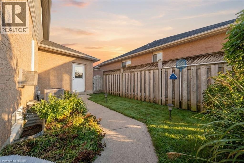 67 Wadsworth Crescent, Cambridge, ON - Outdoor