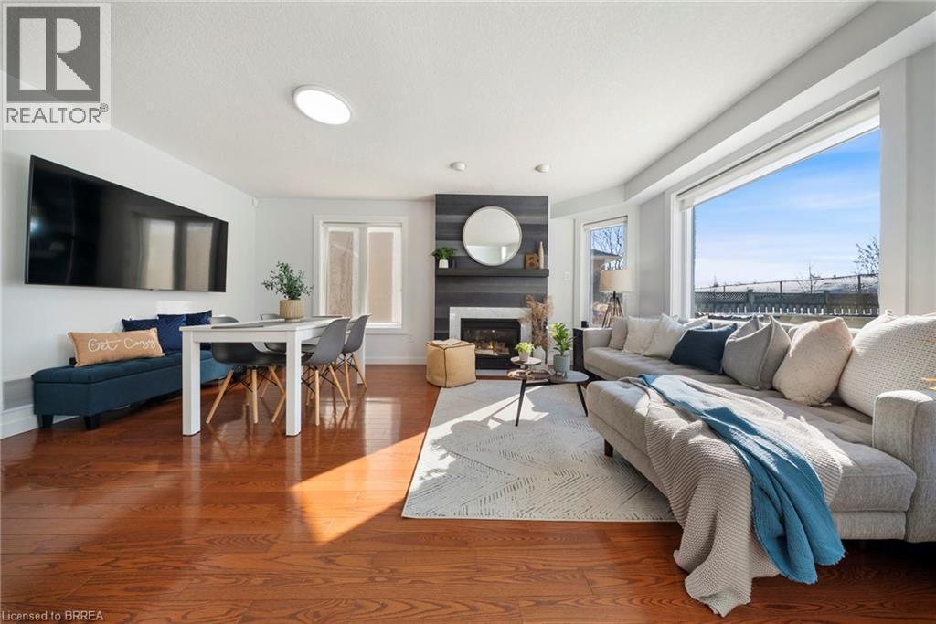 67 Wadsworth Crescent, Cambridge, ON - Indoor Photo Showing Living Room With Fireplace