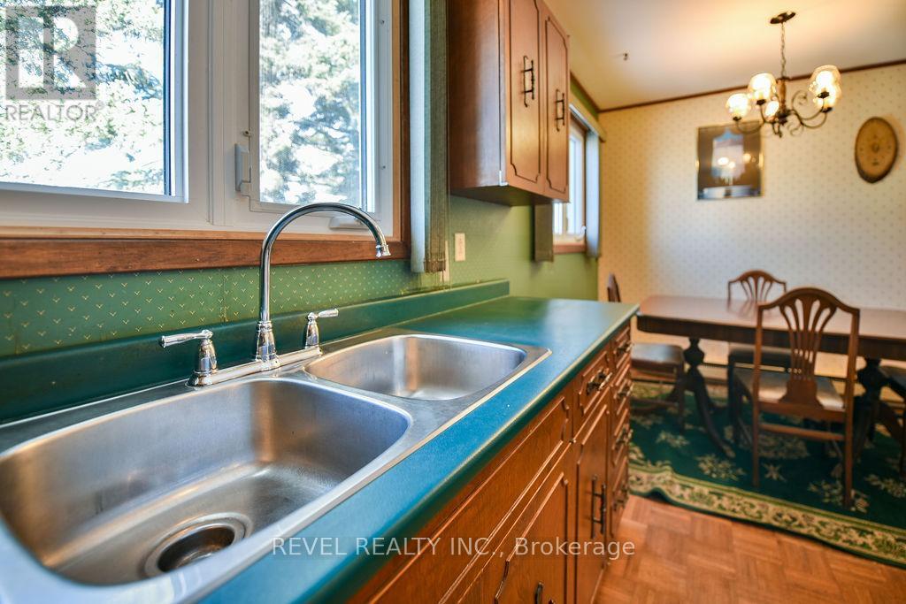 213 Rekela Street N, Timmins (Porcupine - West), ON - Indoor Photo Showing Kitchen With Double Sink