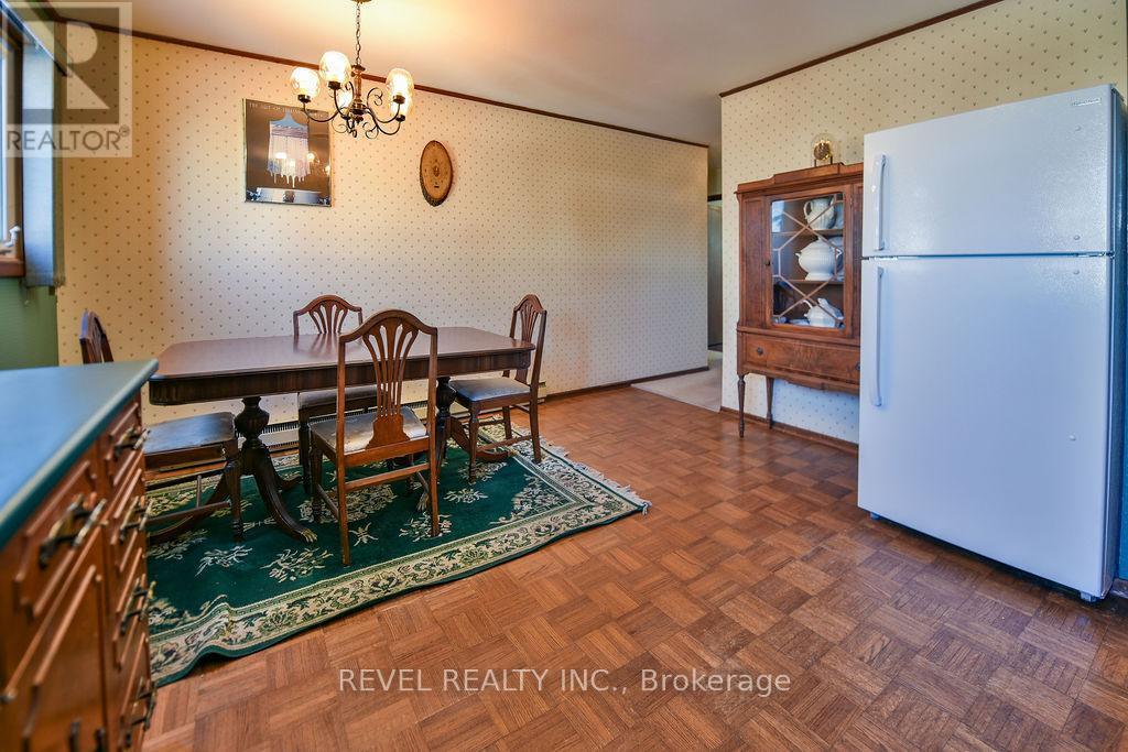 213 Rekela Street N, Timmins (Porcupine - West), ON - Indoor Photo Showing Dining Room