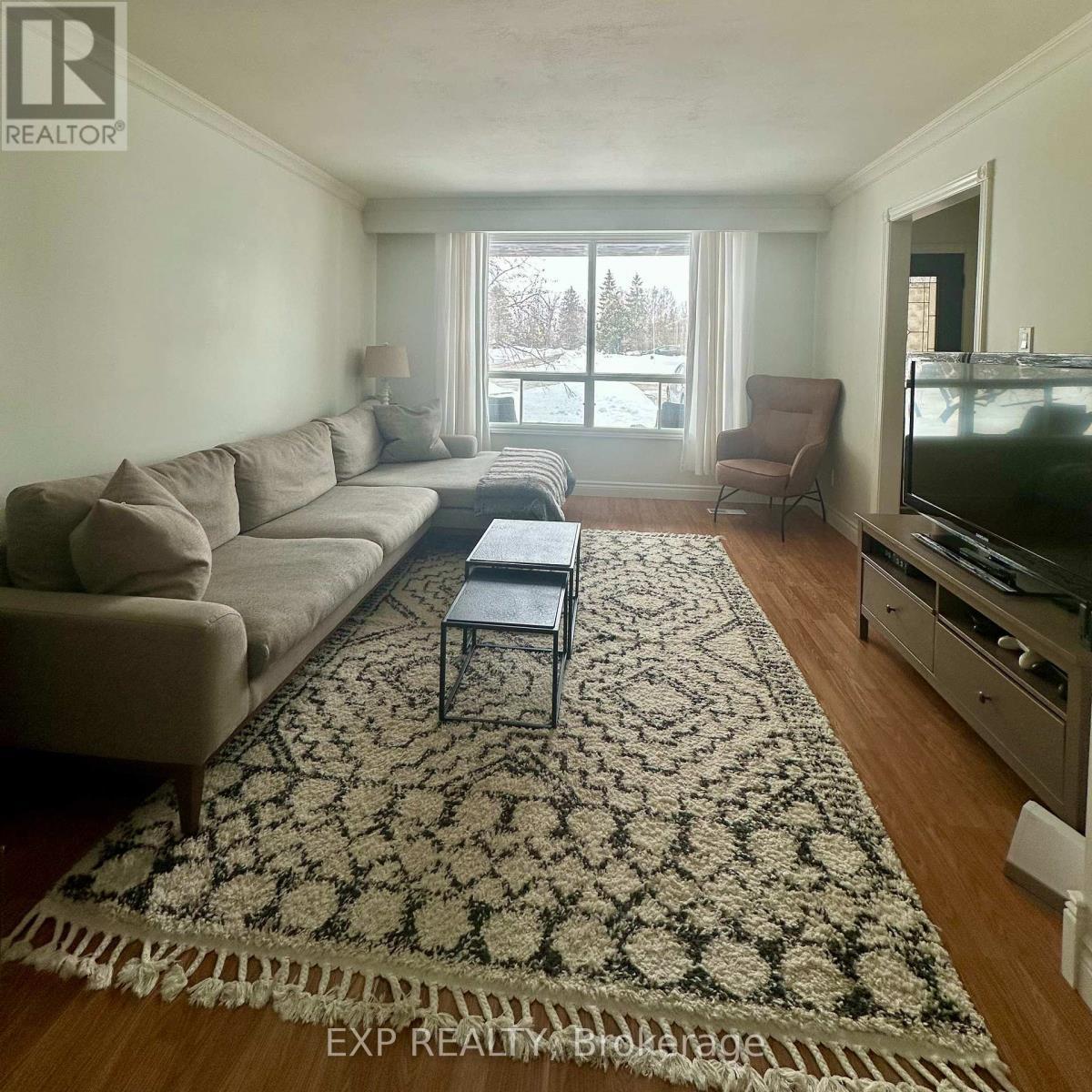 578 Highland Crescent, Brock (Beaverton), ON - Indoor Photo Showing Living Room