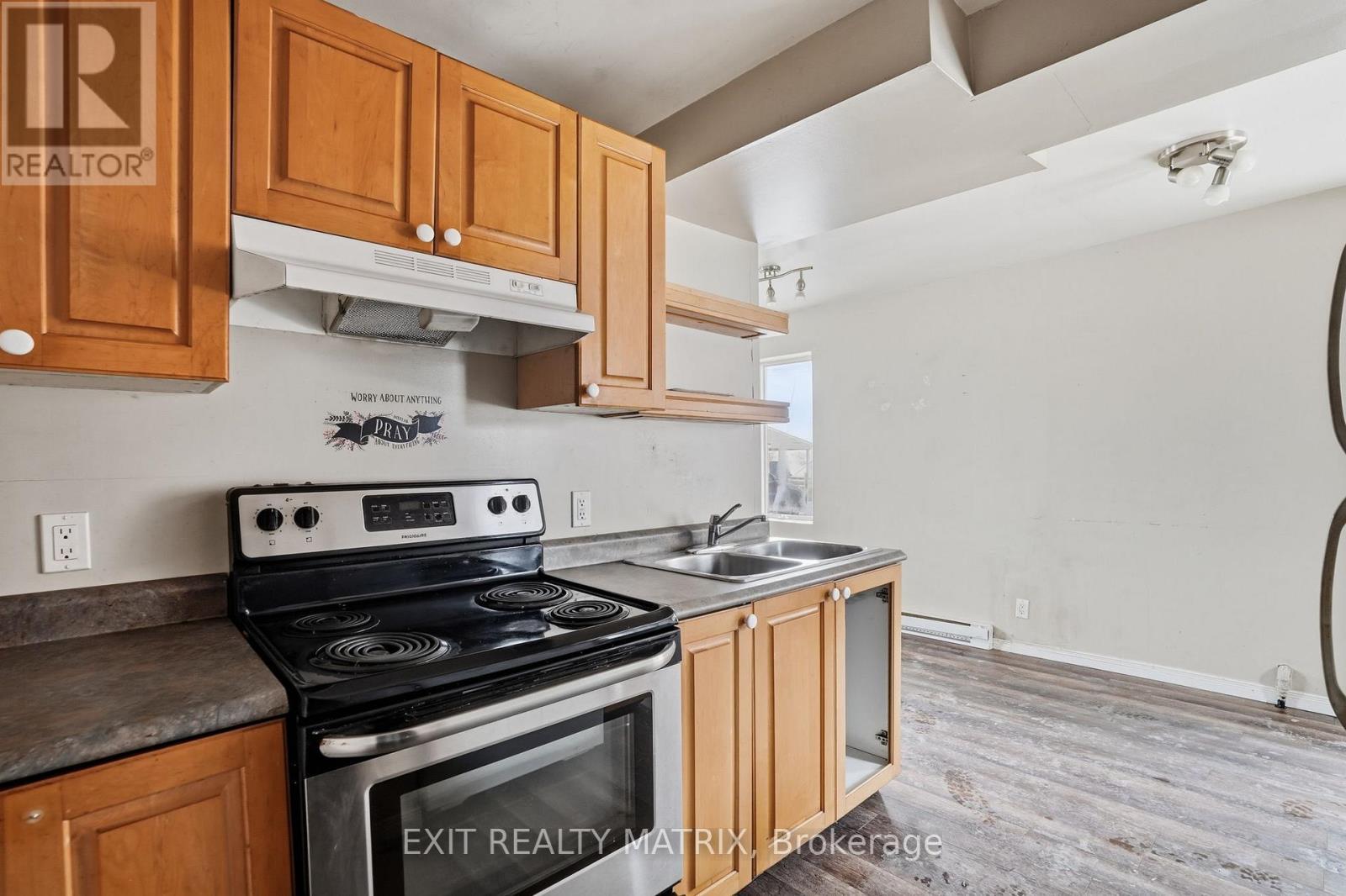 972 Main Street E, Hawkesbury, ON - Indoor Photo Showing Kitchen With Double Sink