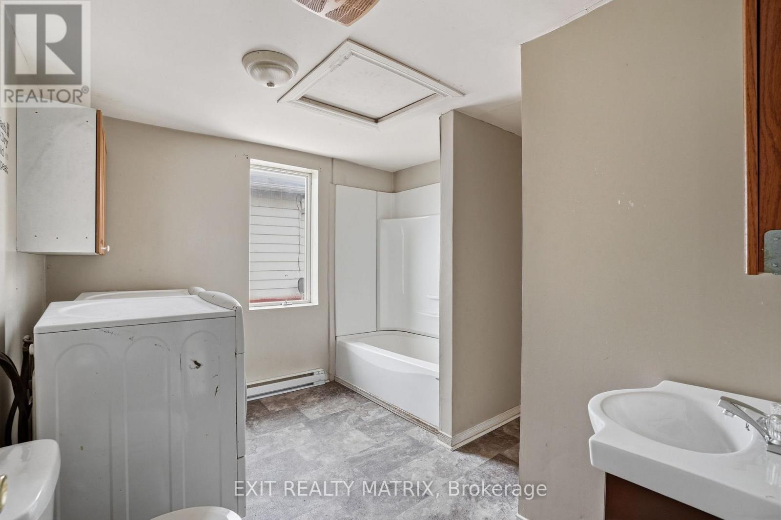 972 Main Street E, Hawkesbury, ON - Indoor Photo Showing Laundry Room