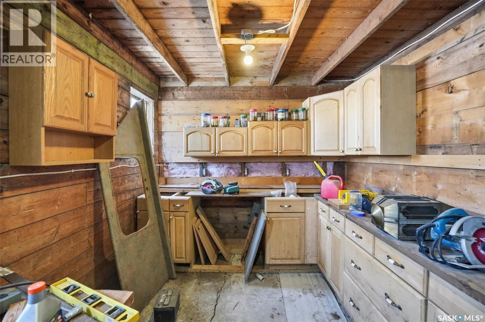 Lomaszkiewicz Acreage, Aberdeen Rm No. 373, SK - Indoor