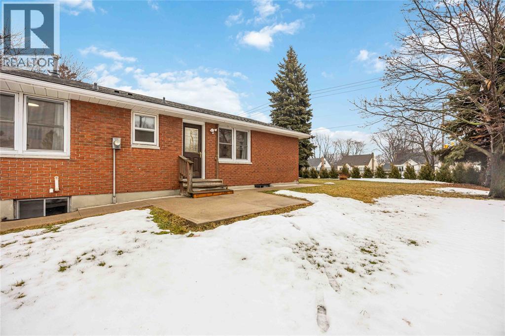 924 London Road, Sarnia, ON - Outdoor