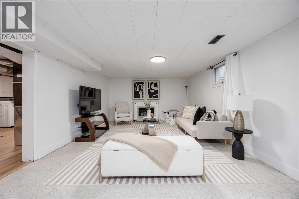 924 London Road, Sarnia, ON - Indoor Photo Showing Living Room With Fireplace