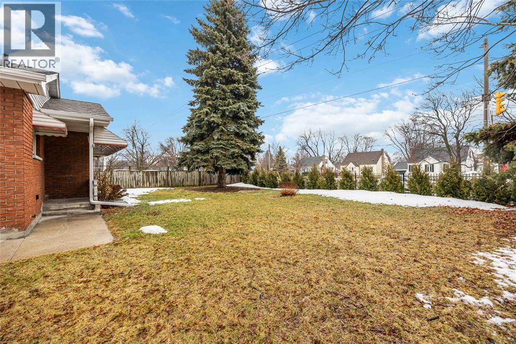 924 London Road, Sarnia, ON - Outdoor