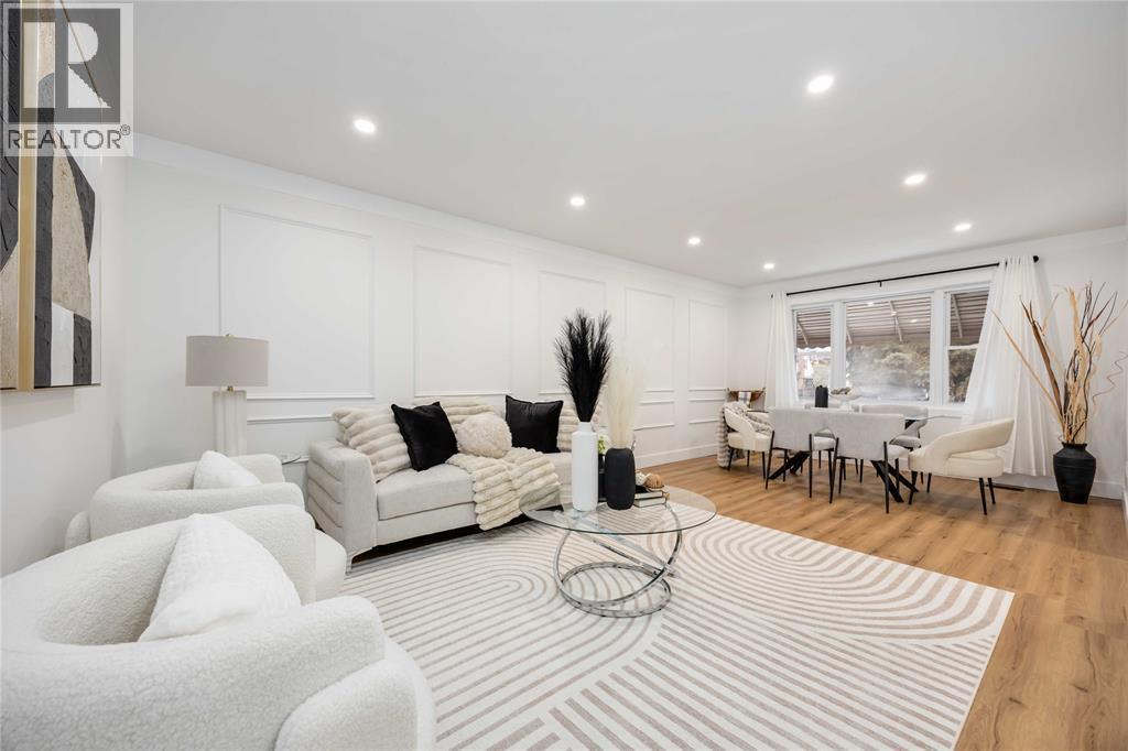 924 London Road, Sarnia, ON - Indoor Photo Showing Living Room