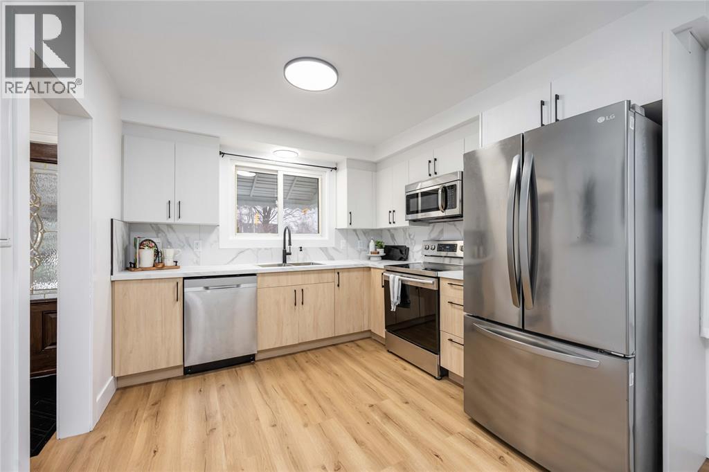 924 London Road, Sarnia, ON - Indoor Photo Showing Kitchen