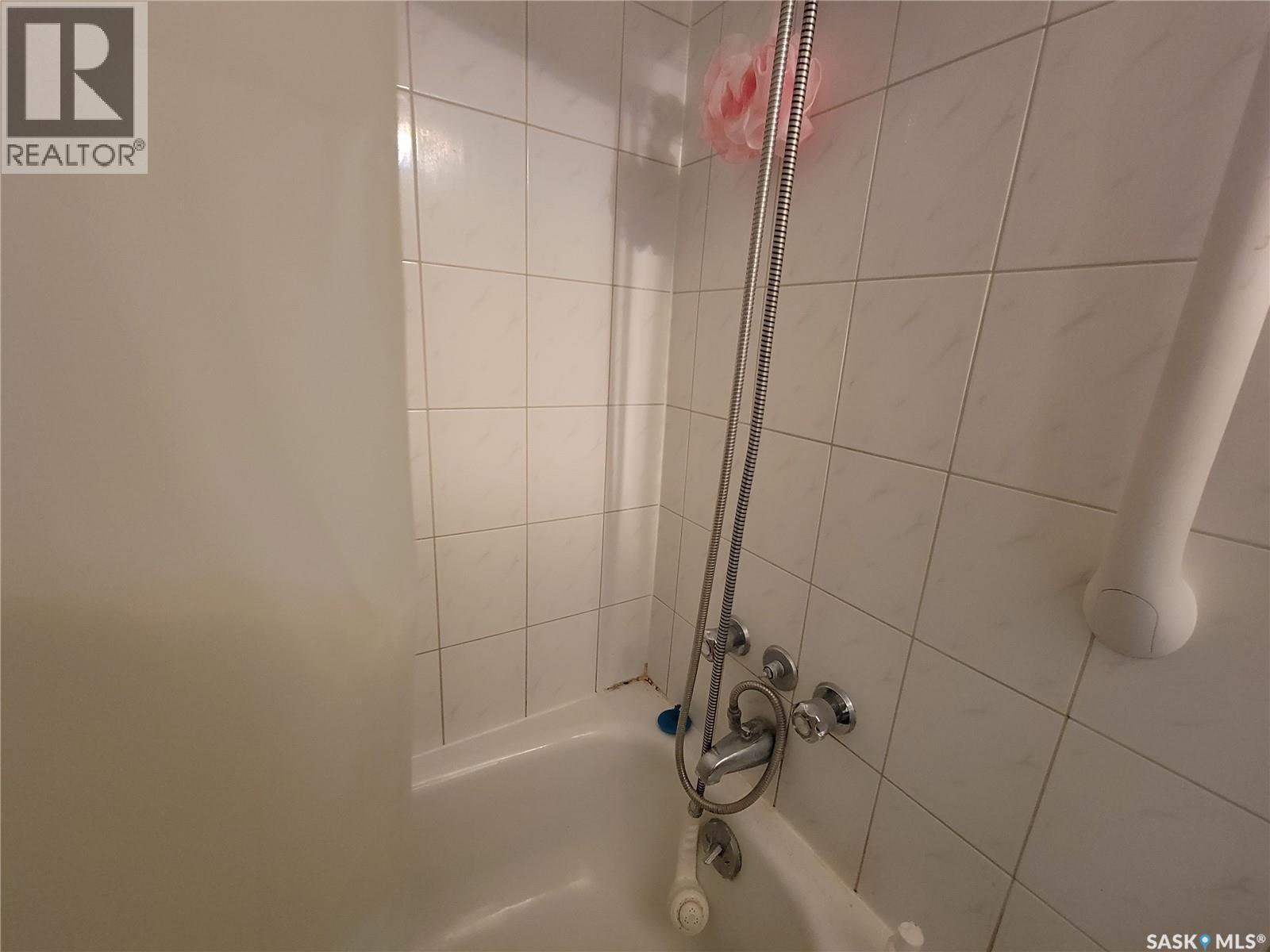 62 28Th Street, Battleford, SK - Indoor Photo Showing Bathroom