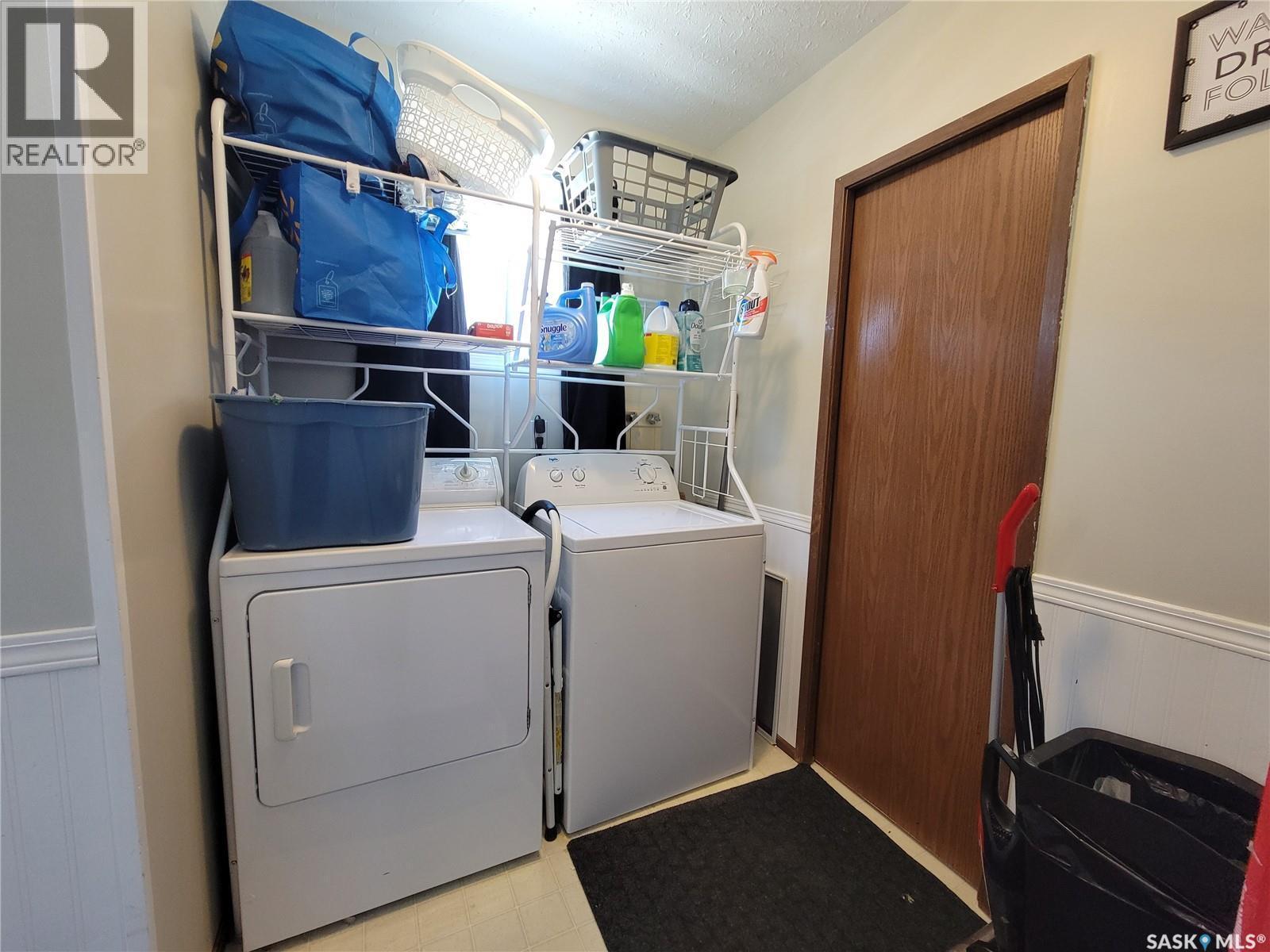 62 28Th Street, Battleford, SK - Indoor Photo Showing Laundry Room