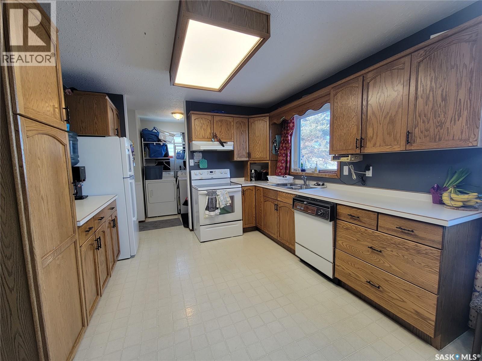 62 28Th Street, Battleford, SK - Indoor Photo Showing Kitchen