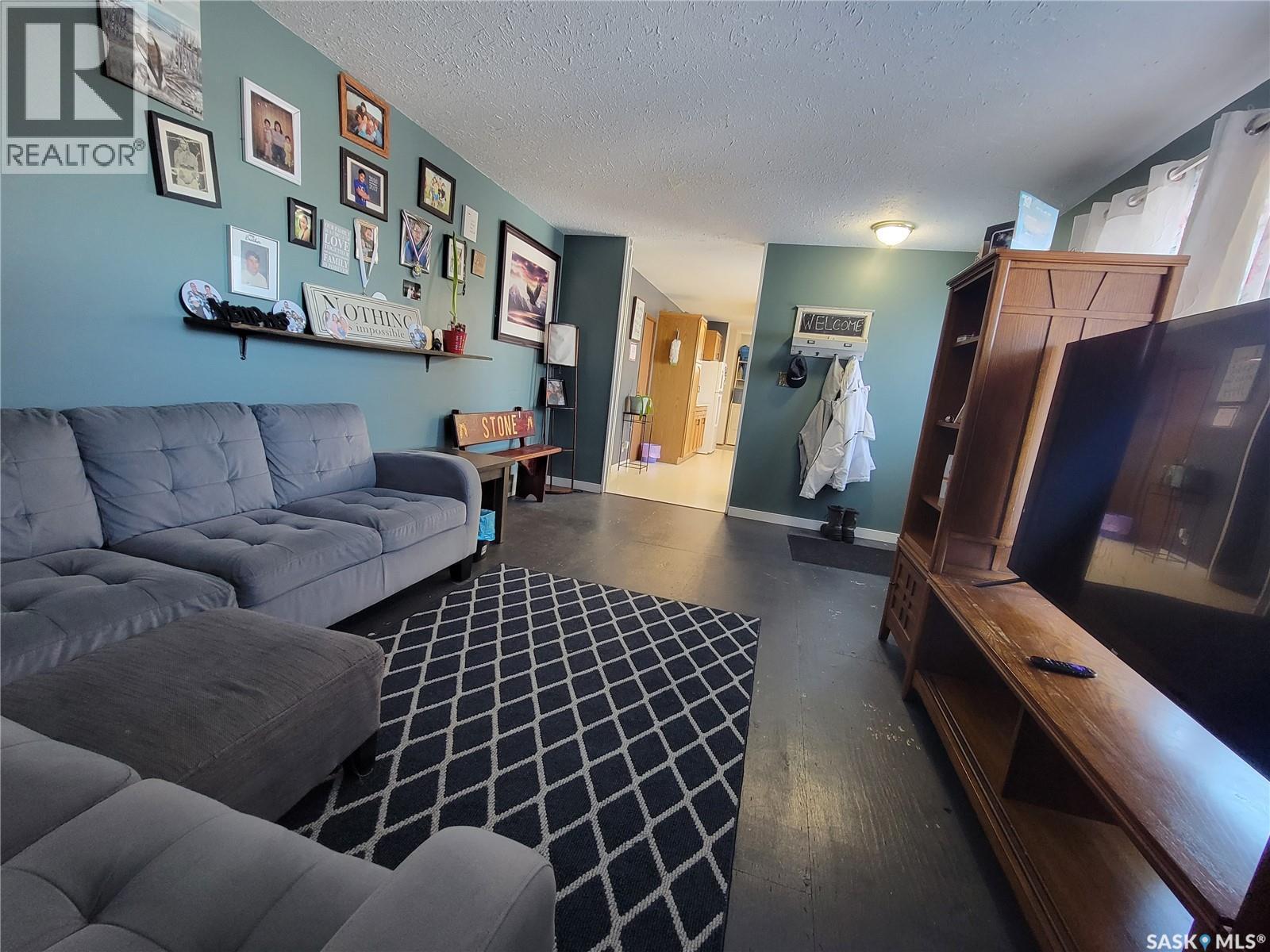 62 28Th Street, Battleford, SK - Indoor Photo Showing Living Room