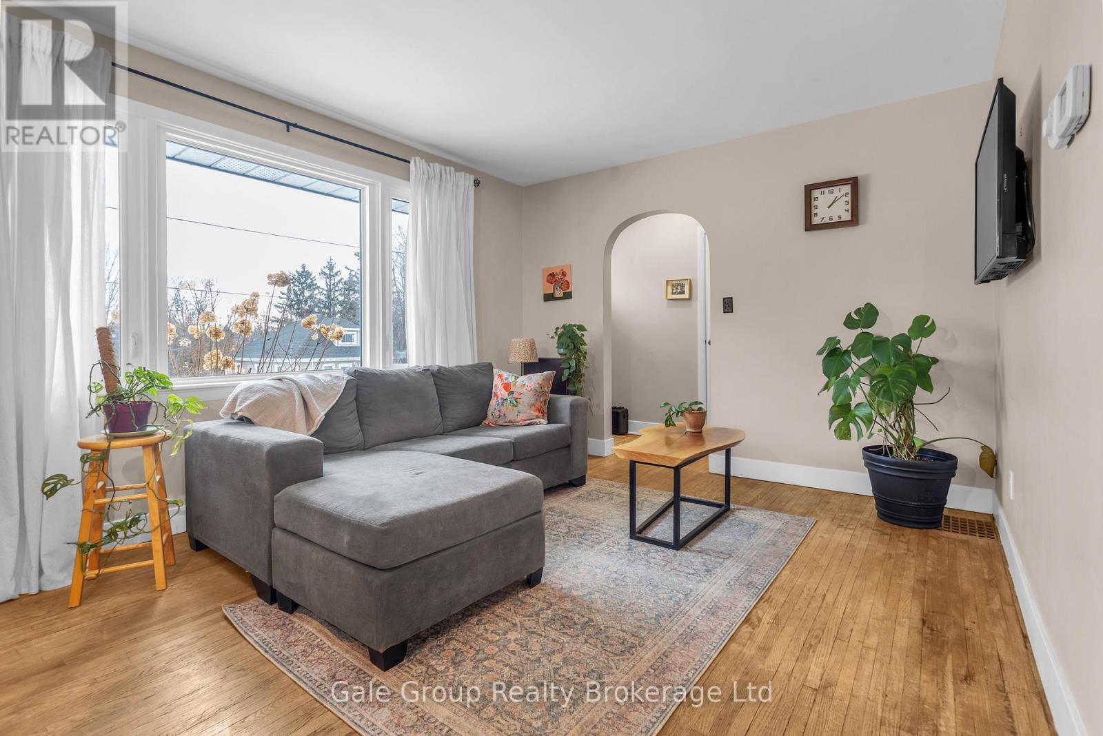 316 Bruce Street, Woodstock (Woodstock - South), ON - Indoor Photo Showing Living Room