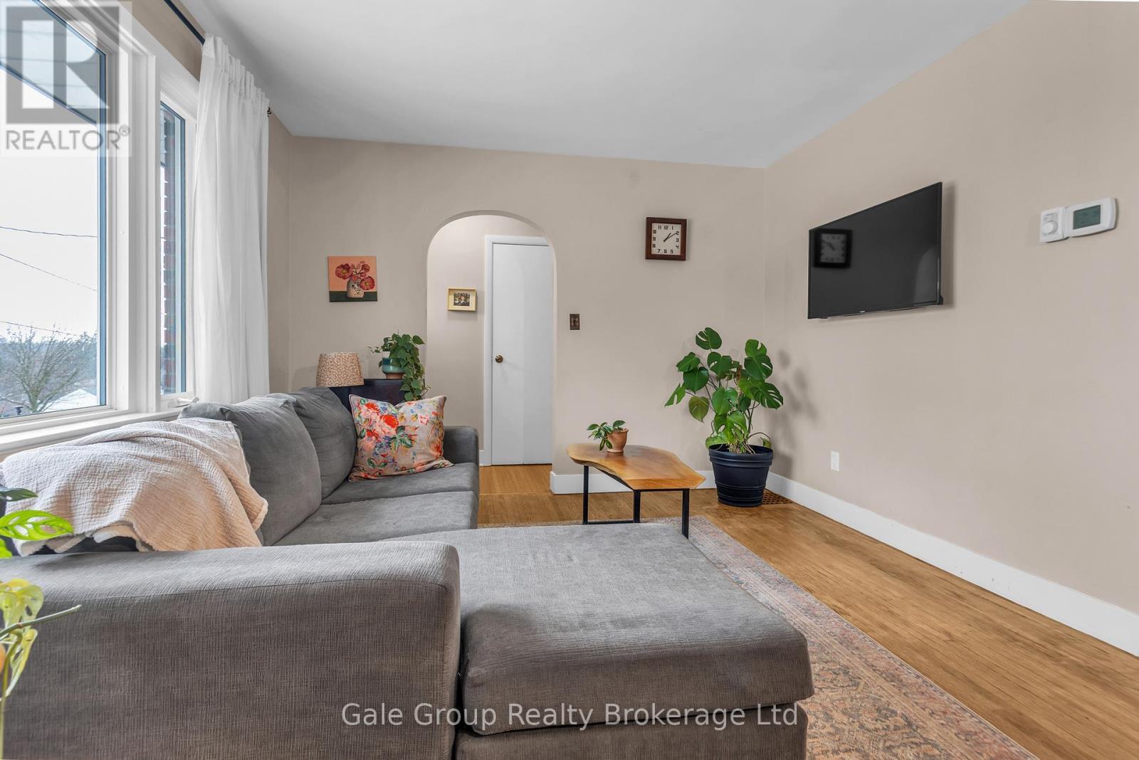 316 Bruce Street, Woodstock (Woodstock - South), ON - Indoor Photo Showing Living Room