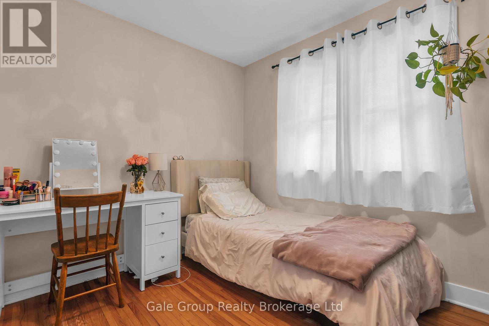 316 Bruce Street, Woodstock (Woodstock - South), ON - Indoor Photo Showing Bedroom