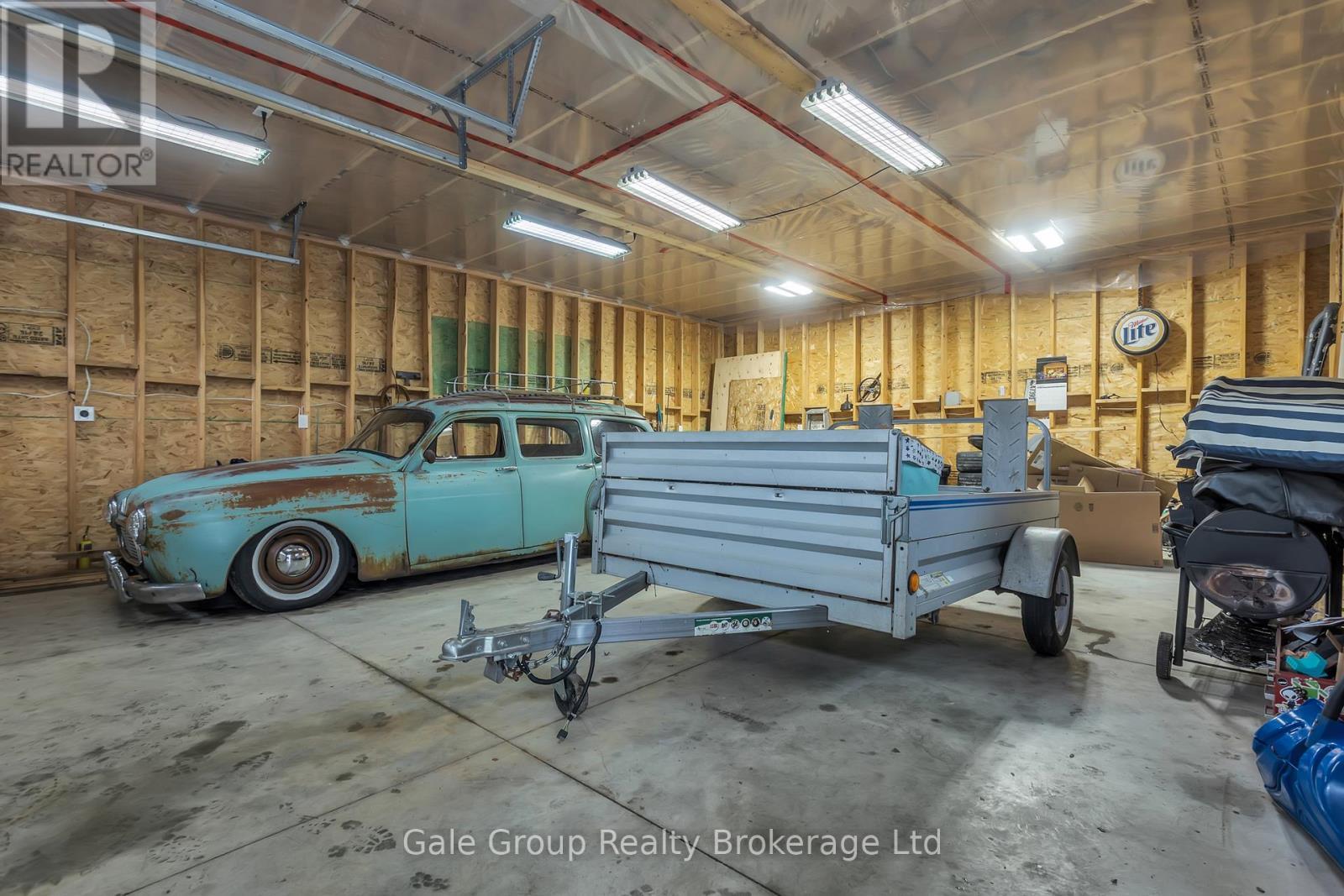 316 Bruce Street, Woodstock (Woodstock - South), ON - Indoor Photo Showing Garage